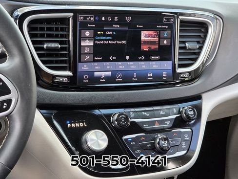 Used 2024 Chrysler Pacifica Touring-L FWD image 21