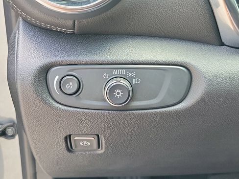 Used 2025 Chevrolet Blazer LT FWD image 29