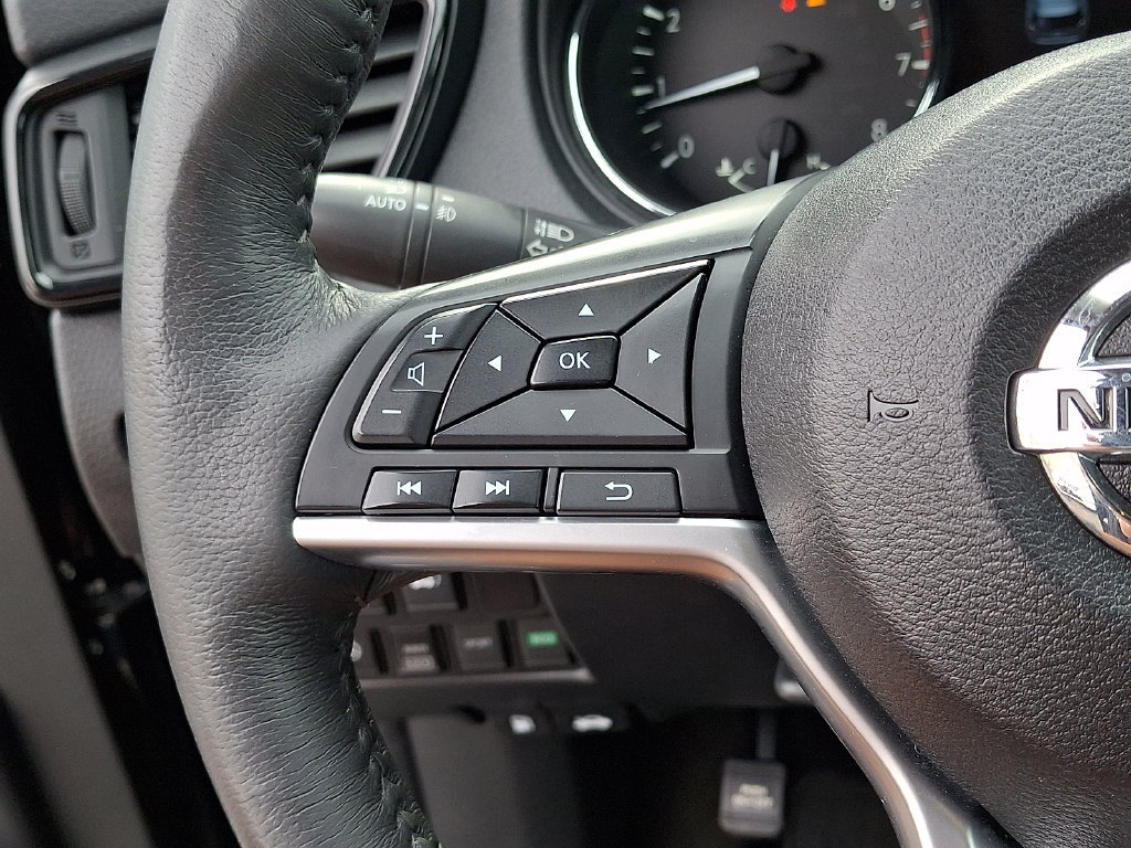 Used 2017 Nissan Rogue SL AWD/4WD image 21