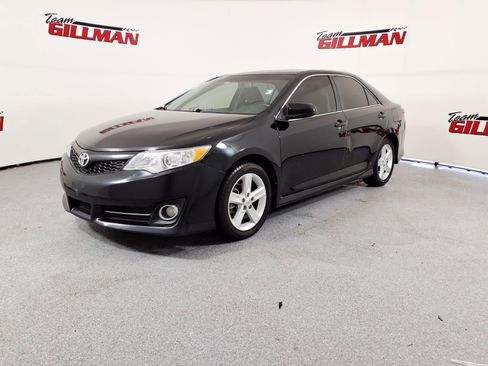 Used 2014 Toyota Camry SE FWD image 3