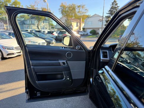 Used 2020 Land Rover Range Rover Sport HSE image 17