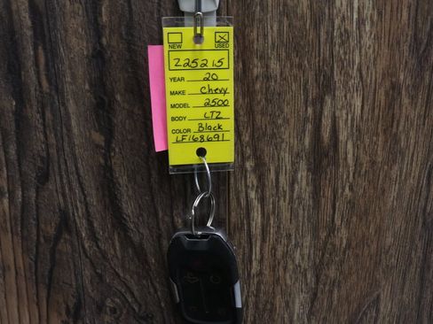 Used 2020 Chevrolet Silverado 2500 LTZ image 39