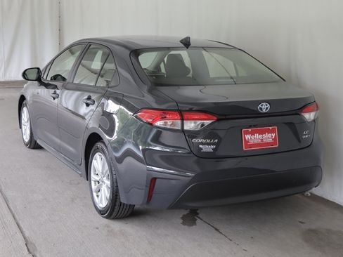 Used 2025 Toyota Corolla LE w/ LE Premium Package FWD image 25