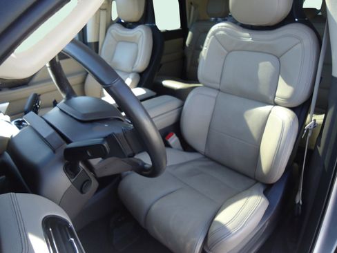 Used 2023 Lincoln Navigator L Reserve image 27