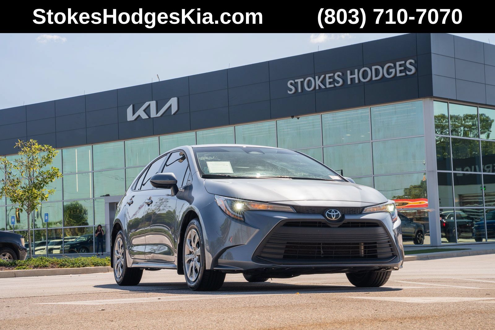 Used 2025 Toyota Corolla LE FWD image 1