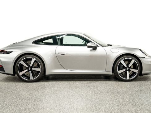 Used 2025 Porsche 911 Carrera RWD image 39