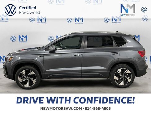 Certified 2024 Volkswagen Taos SE image 2