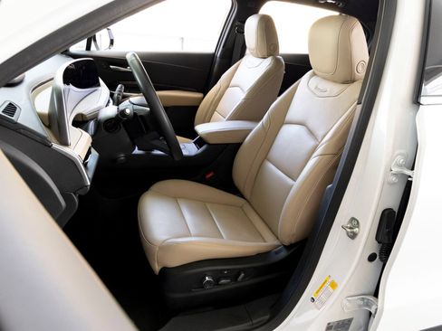 Used 2025 Cadillac XT4 Premium Luxury w/ Technology Package FWD image 10
