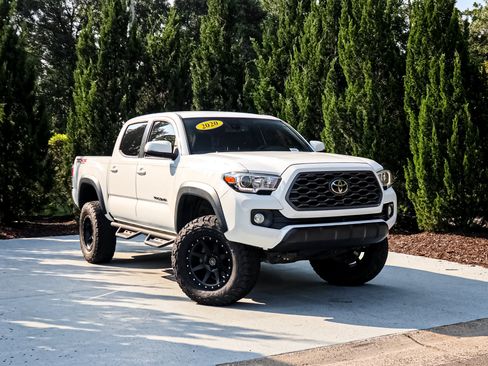Used 2020 Toyota Tacoma TRD Off-Road AWD/4WD image 2