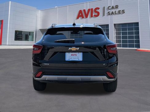 Used 2025 Chevrolet Trax LT w/ LT Convenience Package FWD image 7
