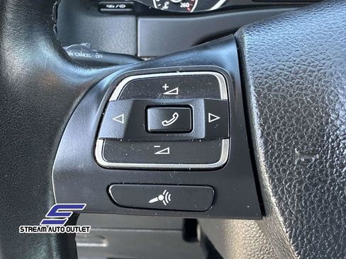 Used 2018 Volkswagen Tiguan Limited w/ Premium Package image 18