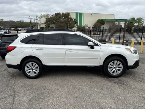 Used 2016 Subaru Outback 2.5i Premium image 2