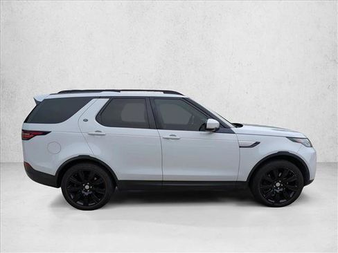 Used 2017 Land Rover Discovery HSE AWD/4WD image 4