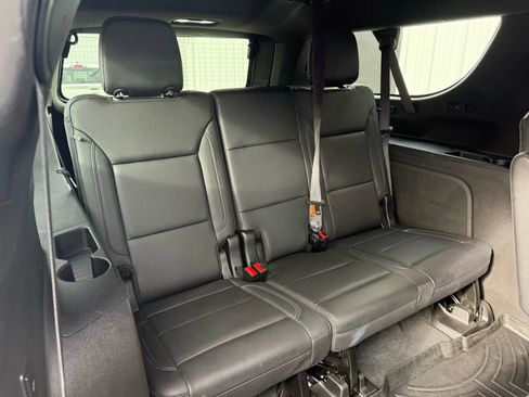 Used 2021 Chevrolet Suburban LT w/ LT Signature Package image 12