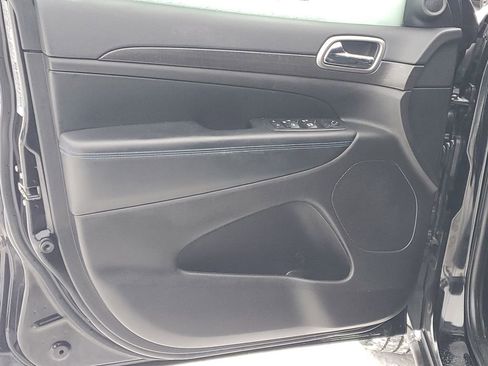 Used 2018 Jeep Grand Cherokee Laredo image 9