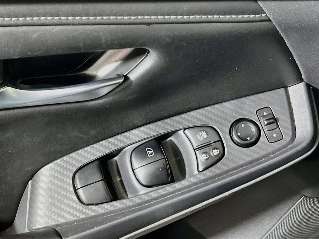 Used 2024 Nissan Sentra SV FWD image 16
