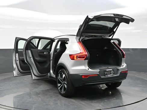 Used 2025 Volvo XC40 B5 Plus image 35