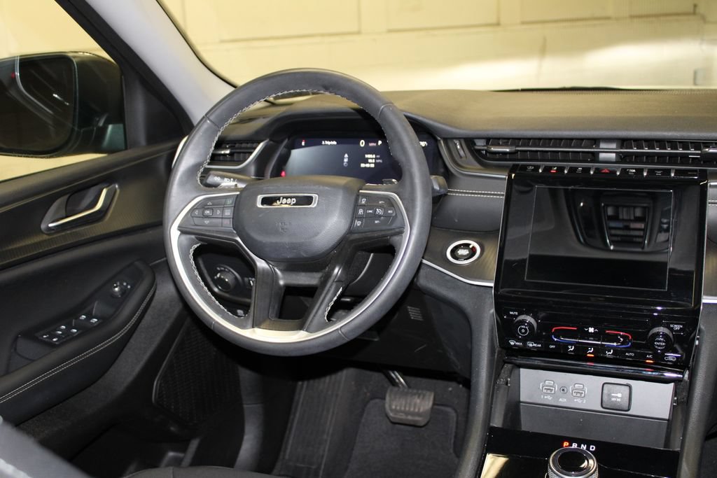 Certified 2023 Jeep Grand Cherokee Laredo X AWD/4WD image 14