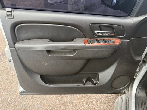 Used 2013 Chevrolet Avalanche LS w/ All-Star Edition image 15