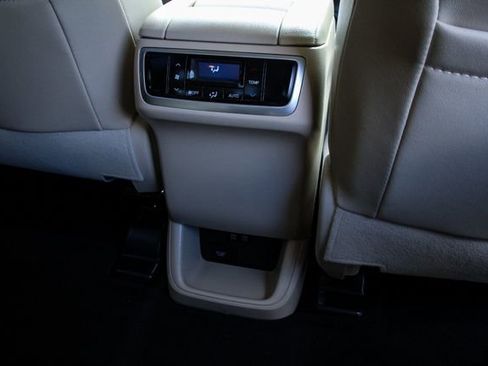 Used 2019 Toyota Highlander Limited image 31