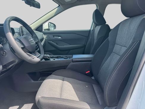 Certified 2025 Nissan Rogue SV AWD/4WD image 14