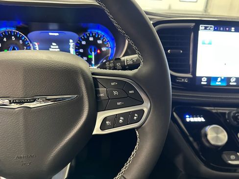 New 2026 Chrysler Pacifica Select image 20