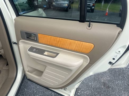 Used 2007 Lincoln MKX AWD image 17