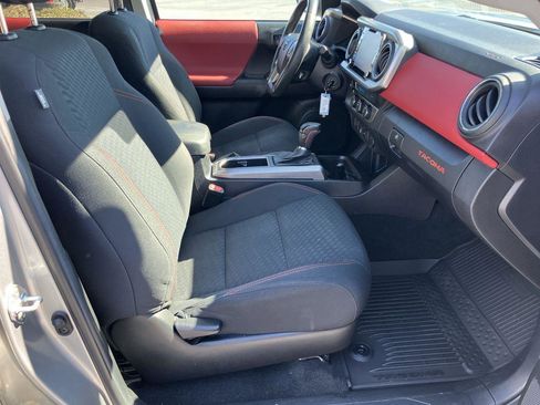 Certified 2022 Toyota Tacoma SR5 image 32