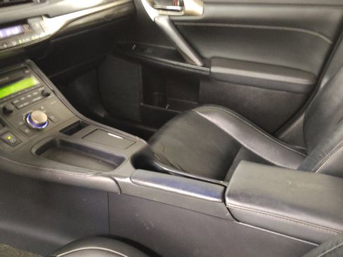 Used 2017 Lexus CT 200h w/ Accessory Package image 26