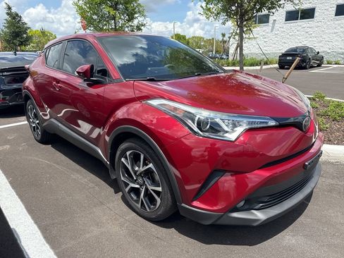 Used 2018 Toyota C-HR XLE image 3