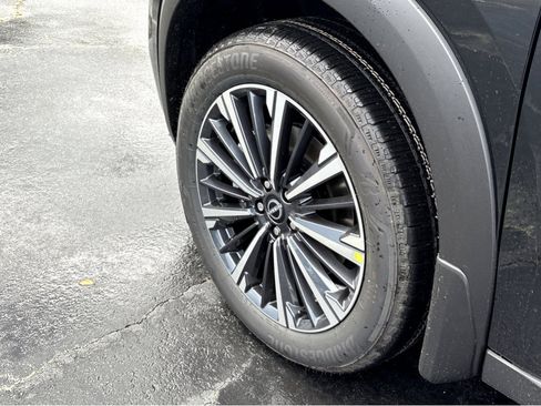 New 2026 Nissan Pathfinder Platinum image 22