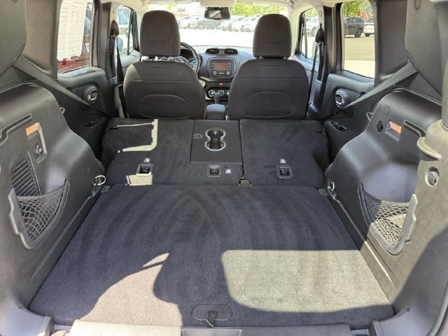 Used 2017 Jeep Renegade Latitude w/ Popular Equipment Group AWD/4WD image 17