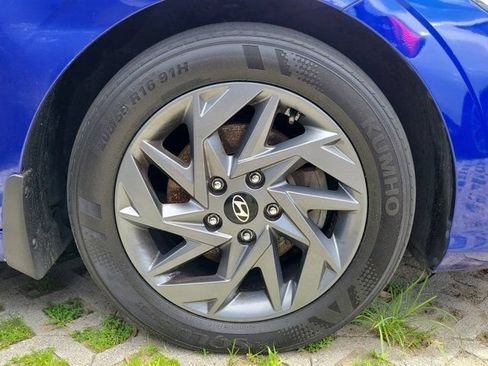 Used 2024 Hyundai Elantra SEL FWD image 4