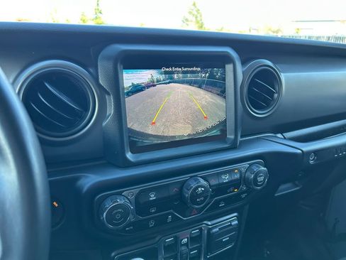 Used 2022 Jeep Wrangler Unlimited Sport AWD/4WD image 19