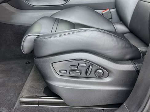 Certified 2025 Porsche Cayenne GTS AWD/4WD image 13