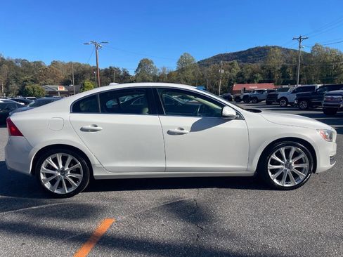 Used 2017 Volvo S60 T5 Inscription image 8