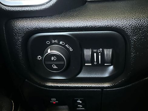 Used 2020 RAM 1500 Laramie RWD image 31