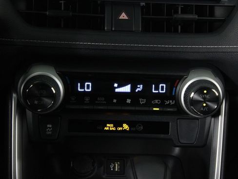Used 2025 Toyota RAV4 LE AWD/4WD image 21