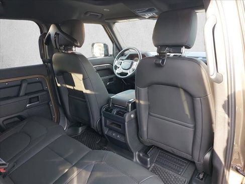 Used 2025 Land Rover Defender 110 S image 6