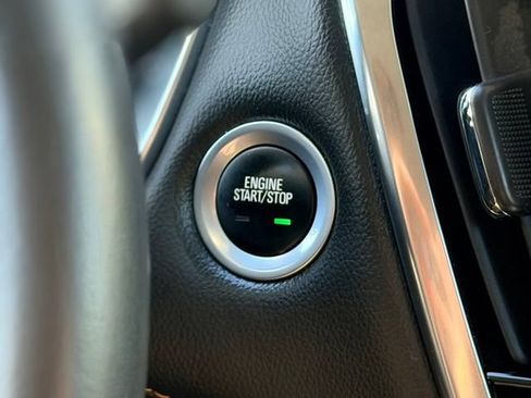 Used 2018 Chevrolet Traverse LT FWD image 12