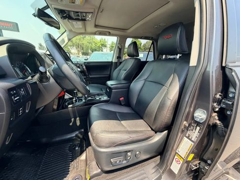 Used 2018 Toyota 4Runner TRD Off-Road Premium AWD/4WD image 11