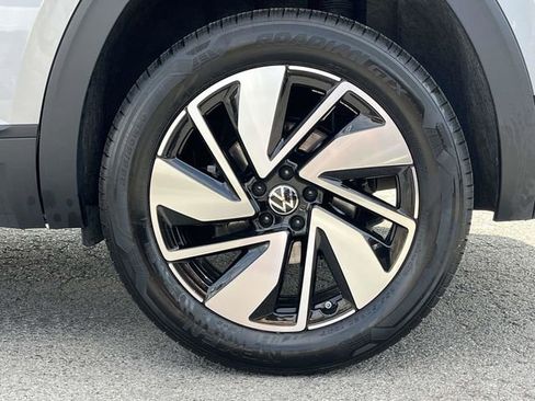 Used 2025 Volkswagen Atlas SE FWD image 11