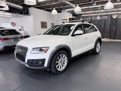 Used 2017 Audi Q5 2.0T Premium Plus w/ Technology Package image 6