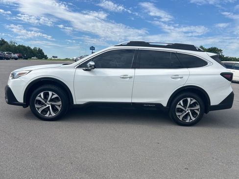 Used 2022 Subaru Outback Touring AWD/4WD image 6