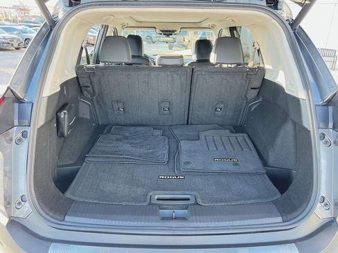 Used 2023 Nissan Rogue SV w/ SV Premium B Package image 26