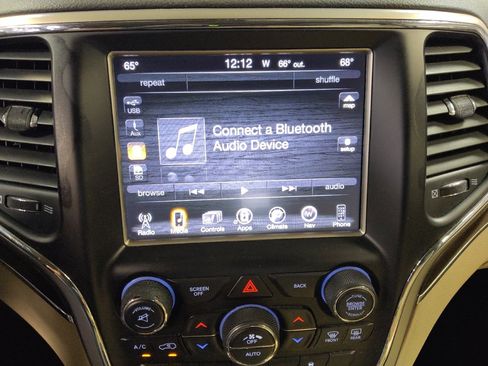 Used 2017 Jeep Grand Cherokee Limited w/ Luxury Group II AWD/4WD image 25