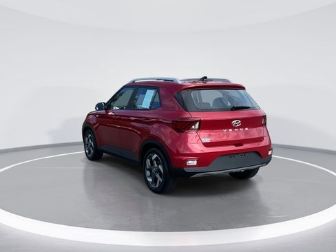 Used 2022 Hyundai Venue Limited image 5
