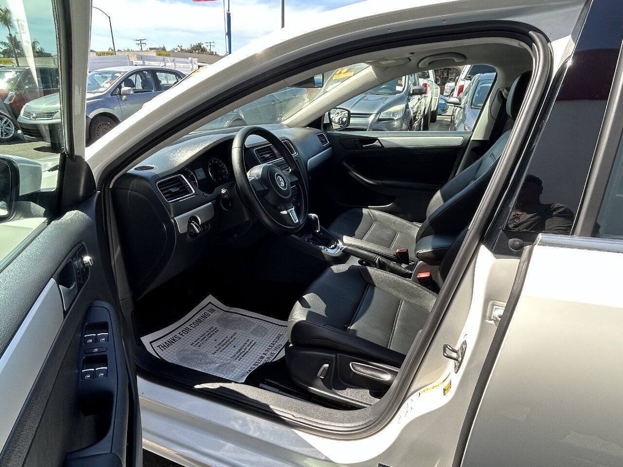 Used 2013 Volkswagen Jetta SE FWD image 16