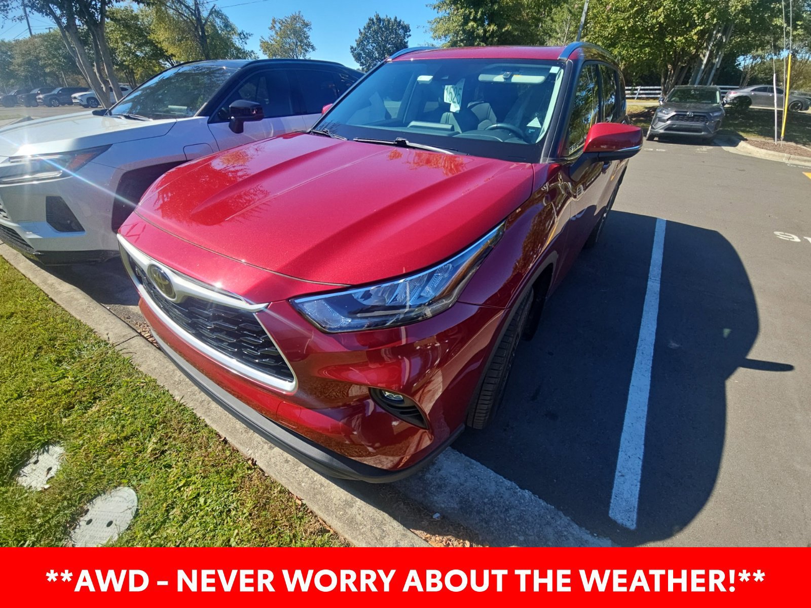Used 2020 Toyota Highlander XLE AWD/4WD image 7