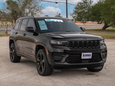 Used 2023 Jeep Grand Cherokee Altitude image 1